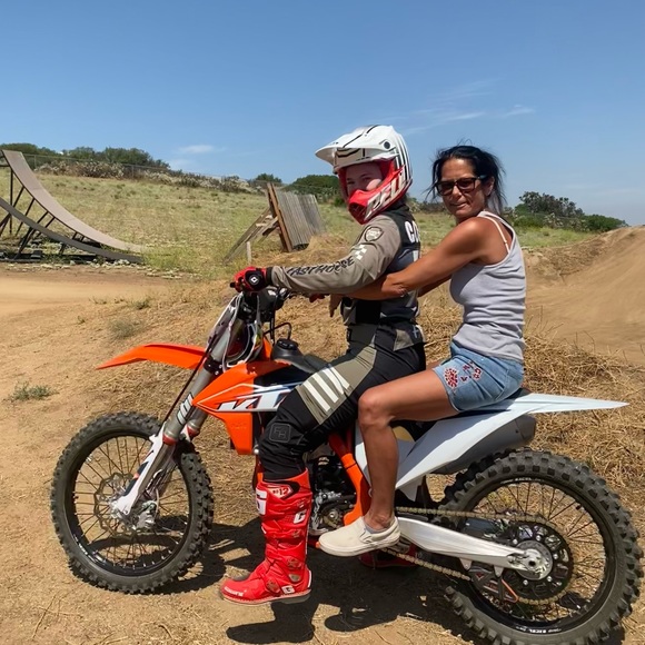 MEET YOUR FELLOW POSHER - Picture 8 of 16